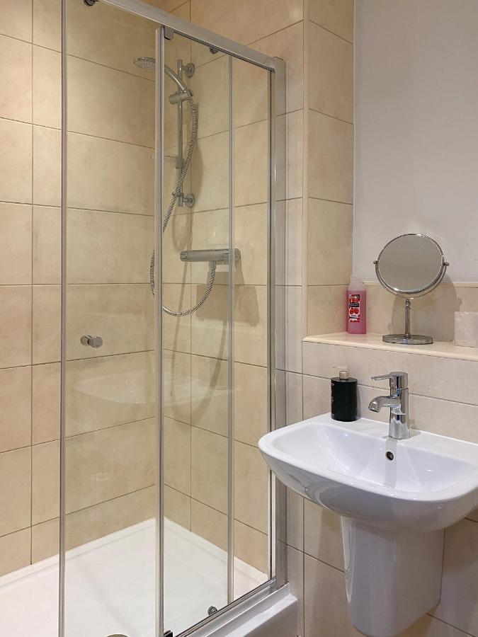 Beautiful, Contemporary 3 Bedroom Apartment Okręg wyborczy Okręg wyborczy Bath Zewnętrze zdjęcie
