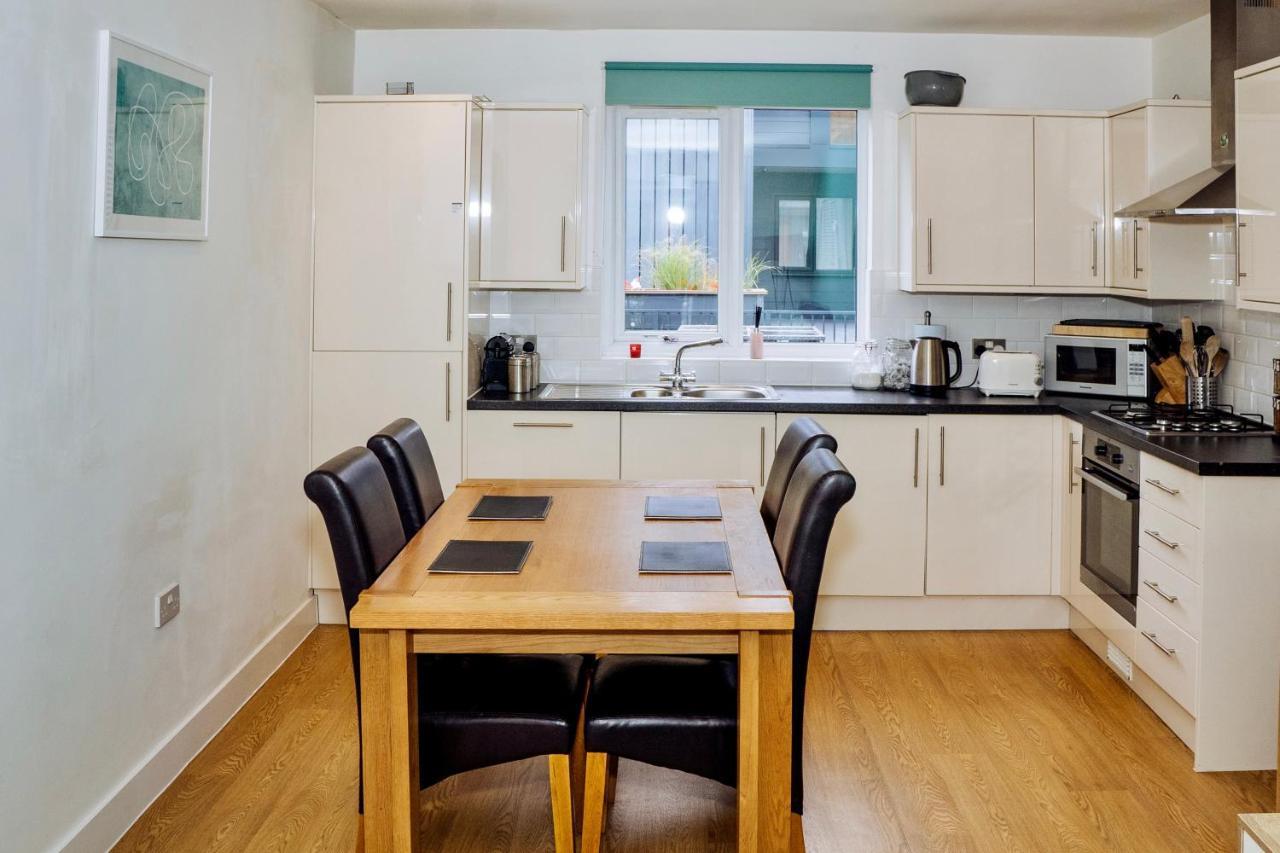 Beautiful, Contemporary 3 Bedroom Apartment Okręg wyborczy Okręg wyborczy Bath Zewnętrze zdjęcie
