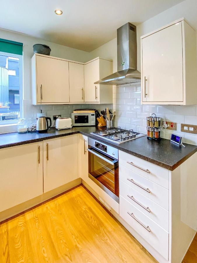 Beautiful, Contemporary 3 Bedroom Apartment Okręg wyborczy Okręg wyborczy Bath Zewnętrze zdjęcie