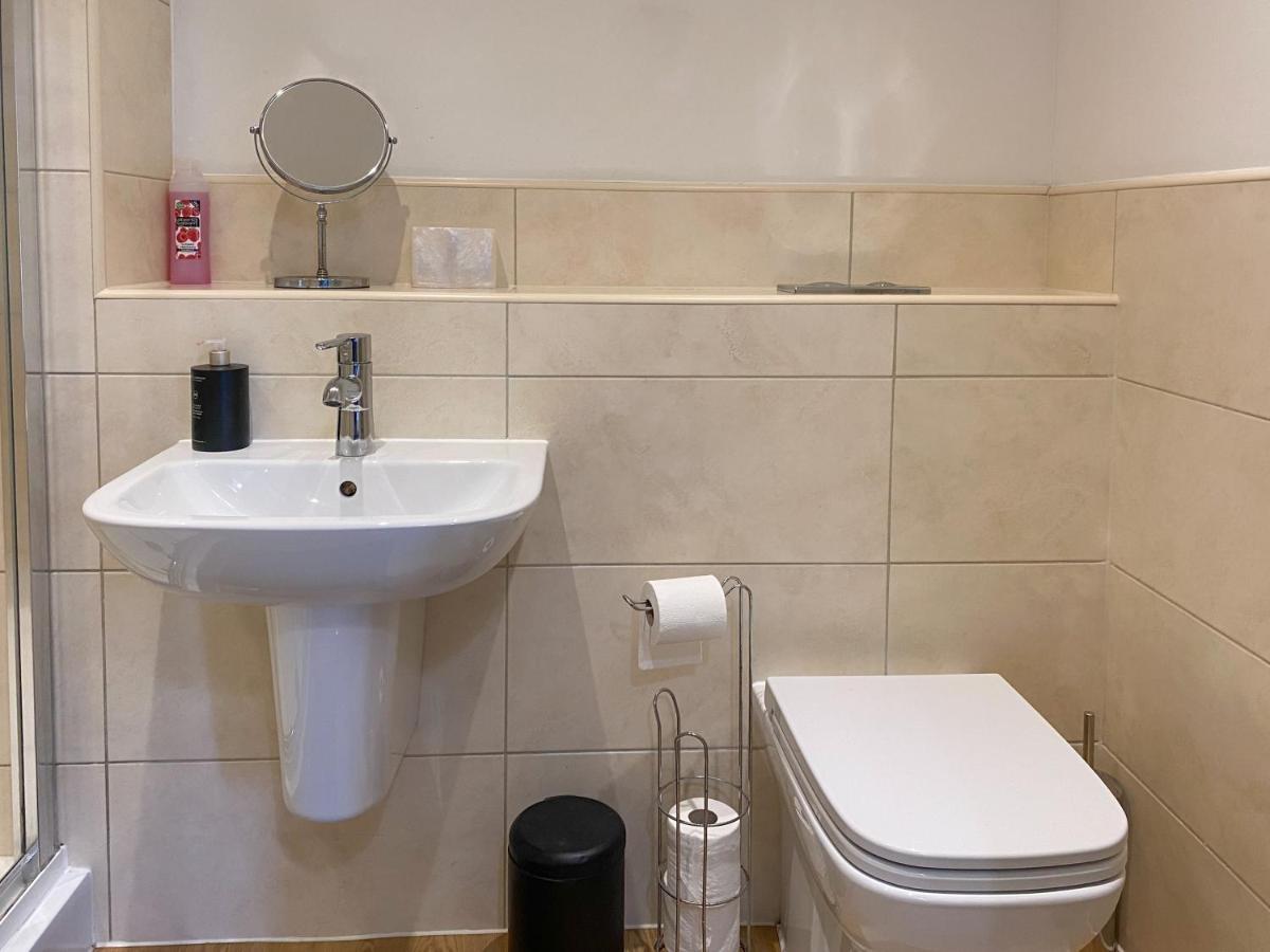 Beautiful, Contemporary 3 Bedroom Apartment Okręg wyborczy Okręg wyborczy Bath Zewnętrze zdjęcie